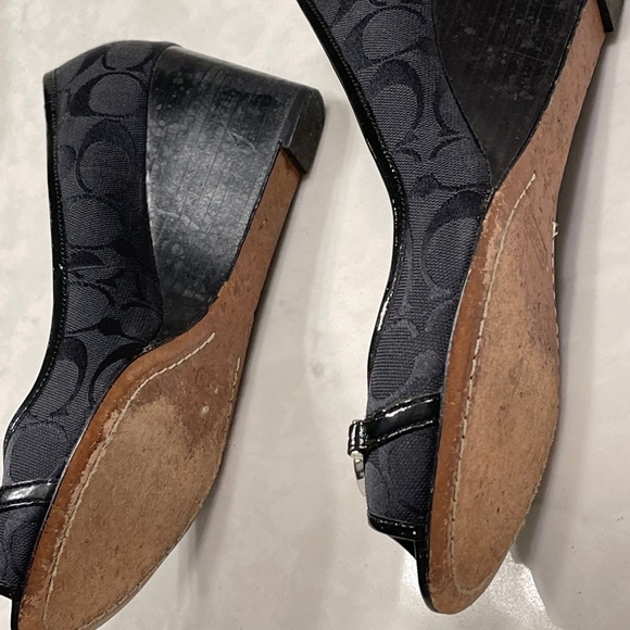 Coach - Picture 3 of 4